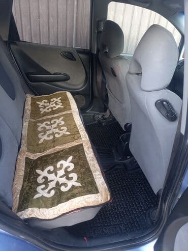 продается в рассрочку авто минивен степ вагон: Honda Fit: 2002 г., 1.3 л, Автомат, Бензиновая, Хэтчбэк — 5