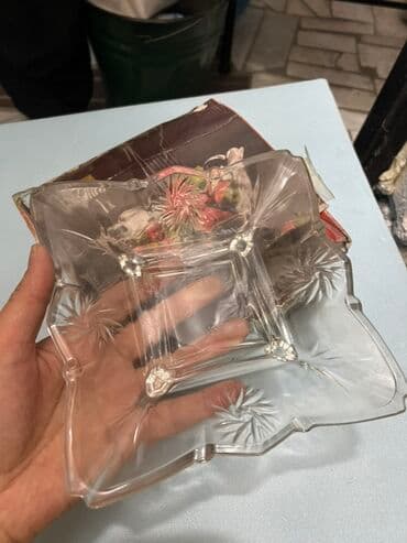 резные кровати из дерева: Резной деревянный сундук/ларь с крышкой. - Материал: массив дерева — 10