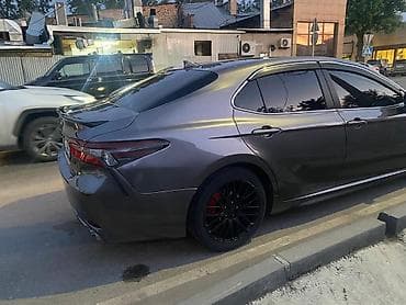 Toyota Camry: 2021 г., 2.5 л, Автомат, Бензин, Седан — 4
