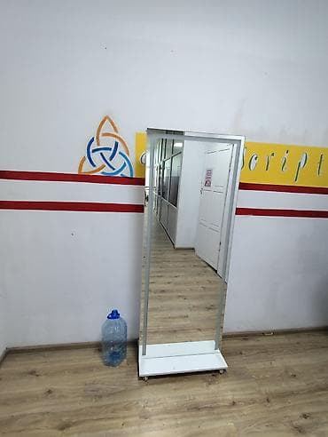 зеркало переносное в полный рост: Напольное зеркало с LED‑подсветкой на колесах - Полноразмерное — 3