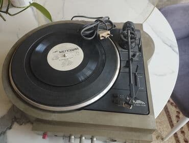 Продаю Проигрователь. Советский.К нему 2 колонки