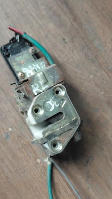 key maker: Замок двери Mazda 1998 г., Б/у, Оригинал, Япония — 2