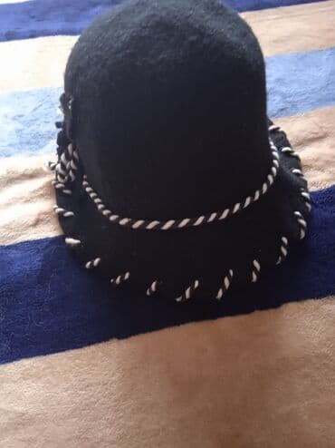 шляпы: Продается красивая шапка - шляпа, 100 процентов шерсть, черного — 1