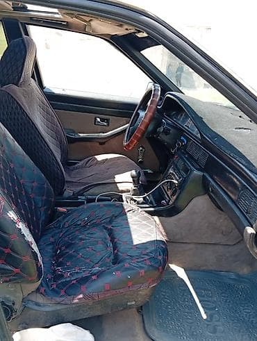 валчок 124: Audi 100: 1989 г., Механика, Седан — 4