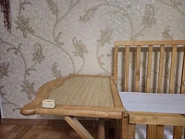 Детская кроватка из натурального дерева (сосна), на колесиках с — 7