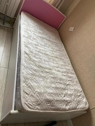 small table: Односпальная кровать, С матрасом, длина - 195 см — 1