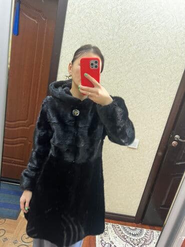 second hend: Шуба цвет чёрный бриллиант состояние отличное причина продажи — 1