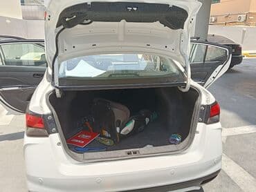 купить авто в рассрочку без первоначального взноса без банка: Седан белого цвета с просторным багажником и экономичным бензиновым — 2