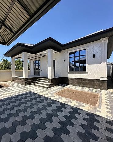 Кыймылсыз мүлк: ✨ Продаётся дом район Киркомстром Бишкек ✨ 🏡 Характеристики: • — 2
