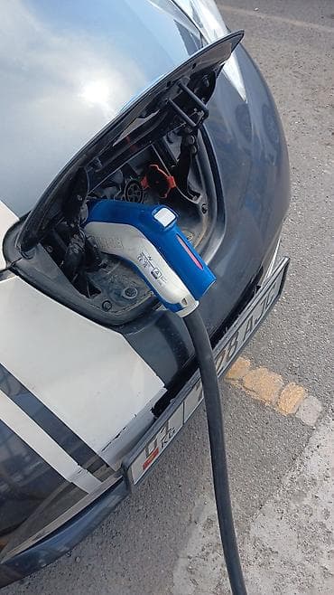 Nissan Leaf: 2013 г., Электромобиль, Хэтчбэк — 3
