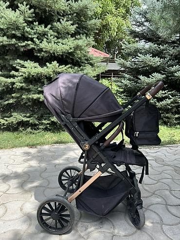 Прогулочная коляска с большим капюшоном и вместительной корзиной. В — 1