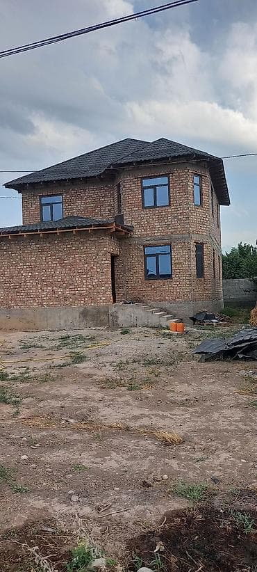 продам помещение: В районе Ак ордо3Продаётся двухэтажный кирпичный дом с эркером — 3