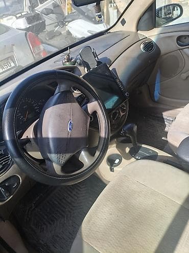 rav4 2008: Ford Focus: 2004 г., 1.6 л, Механика, Бензин, Седан — 5