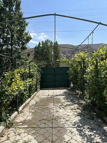 Үйлөр: Продам уютную дачу в горах в 30 км от города (по дороге на — 3