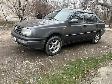 r18 5100: Volkswagen Vento: 1993 г., 2 л, Механика, Бензин, Седан — 4