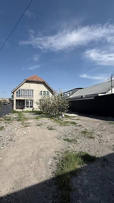 Сдаётся в аренду большой дом с участком в районе Азия Молл. Идеально