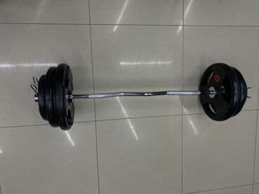 гантели для начинающих дома: Штанга с изогнутым грифом и набором черных дисков. Изогнутый гриф — 4