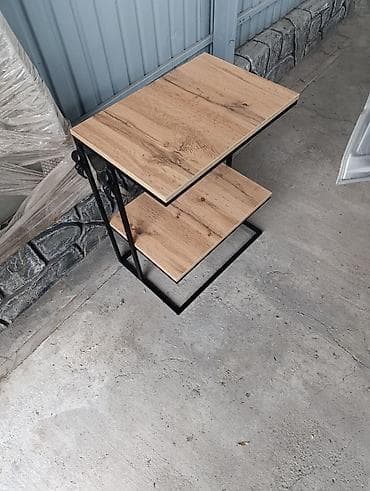 столик под телевизор стеклянный: Журнальный/приставной столик в стиле лофт с полкой — 2