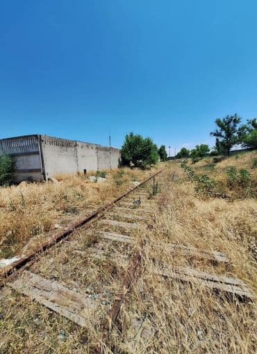 продажа участки и домов бишкек: 56 соток Продаю в г Кара - Балте участок со складскими помещениями по — 6