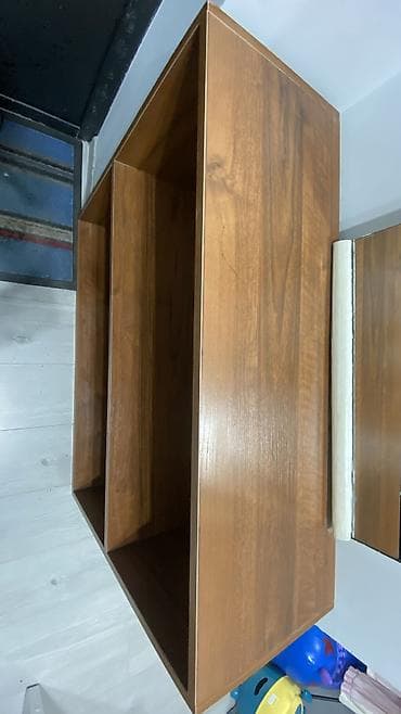 книжный: Книжный шкаф, Б/у, Дерево — 1