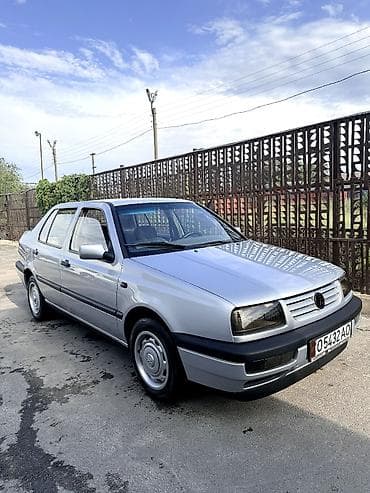 Volkswagen Vento: 1997 г., 1.8 л, Механика, Бензин, Седан