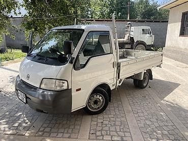 Компактный бортовой малотоннажный грузовик Nissan (правый руль) — 2