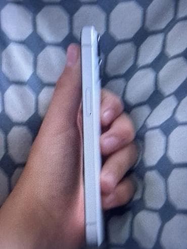 iphone e: IPhone 15, Б/у, 128 ГБ, Белый, 86 % — 2