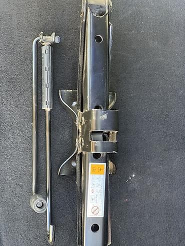 домкраты авто: Комплект автомобильного домкрата с инструментами. Состав: - — 4