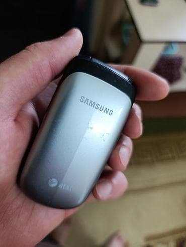 samsung flip: Samsung GT-E1100, Б/у, 1 ТБ, цвет - Серебристый, 1 SIM — 1