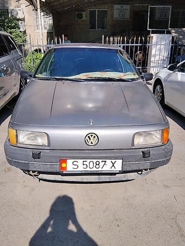 Унаа: Volkswagen Passat: 1988 г., Кол менен иштөөчү, Бензин, Седан — 1