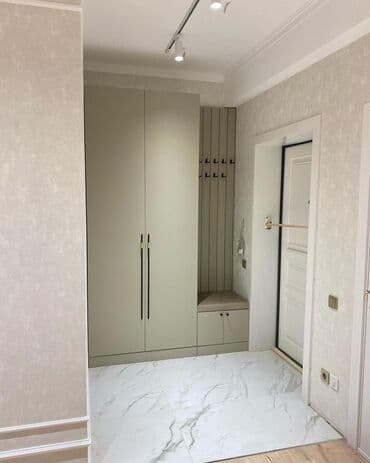 эшик дом: Буйрутма эмеректер, Уктоочу бөлмө, Ашкана гарнитурасы, Үстөл, Шкаф — 26