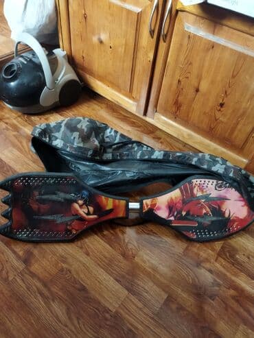 Роликовая доска (рипстик) с ярким принтом, изображающим человека с