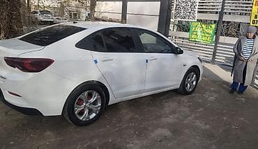 Chevrolet Onix: 2020 г., 1 л, Автомат, Бензин, Седан — 2