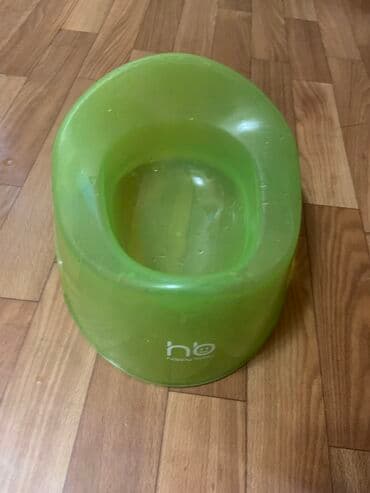 Продаю горшки: два новых по 500 сом каждый и зеленый с крышкой б/у в — 3