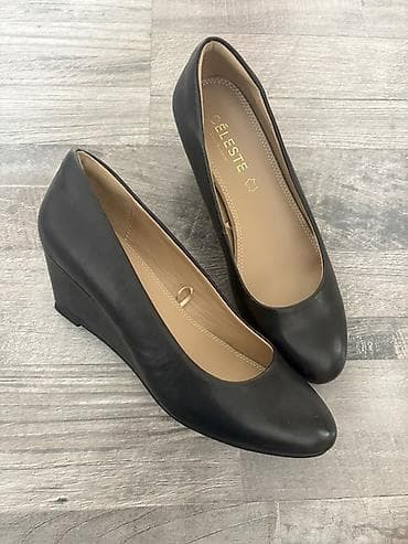 базовый: Туфли на скрытой танкетке CELESTE - Классические черные туфли-лодочки — 3