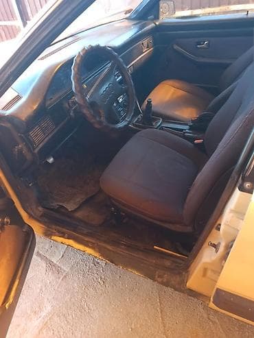 сары булун: Audi 100: 1990 г., 2 л, Кол менен иштөөчү, Бензин, Седан — 4