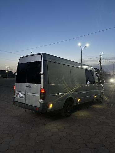 лобовое стекло на зил: Легкий грузовик, Mercedes-Benz — 3