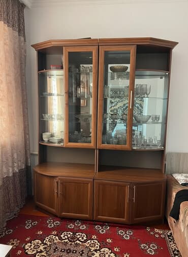 Продаю горку б/у в хорошем состоянии. Цвет темно коричневый, красивый