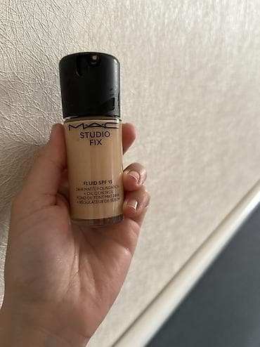Тональный флюид MAC Studio Fix Fluid SPF 15 Профессиональный тон супер