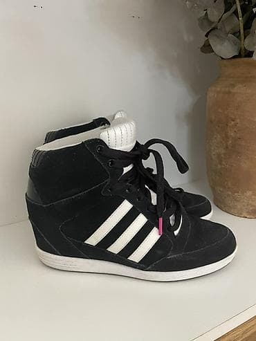 nite jogger: Кроссовки Adidas черного цвета на танкетке, выполненные в стиле — 1