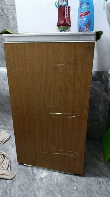 кухня классика: Кухонный гарнитур из ламинированной ДСП в оттенке «под дерево» — 5