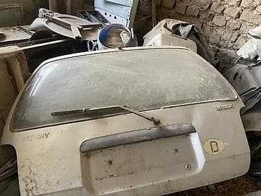 Крышка багажника Nissan