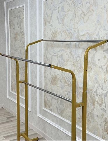 вешалки на ножках: Кронштейн Для одежды, Материал: Металл, На колесах, Новый — 6