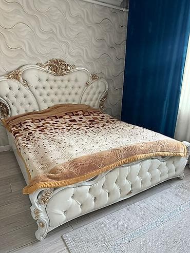Спальный гарнитур в классическом стиле с золотистым декором. Состав at lalafo.kg Спальный гарнитур в классическом стиле с золотистым декором. Состав