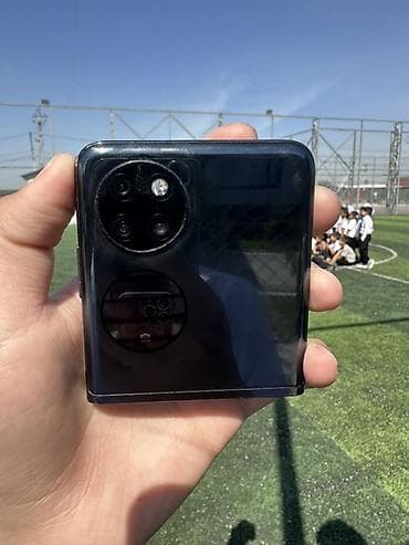 Техника и электроника: Huawei P50 Pocket, цвет - Черный — 6