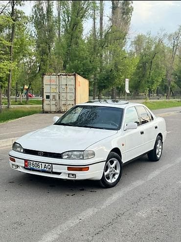 Toyota Camry: 1993 г., 2.2 л, Механика, Бензин, Седан