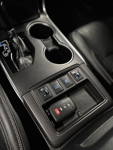 Toyota Camry: 2016 г., 2.5 л, Автомат, Гибрид, Седан — 10