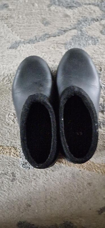 Киреге берилүүчү кийимдер: Продам галоши женские б/у на 38 размер — 2