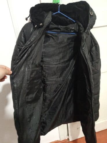 эркек: Утеплённая мужская куртка-пуховик черного цвета. - Материал верха — 2