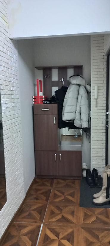 osh flat: Продается 1 кв, 9 мкр, 104 серии 1 этаж, без балкона цена 63.000 — 5